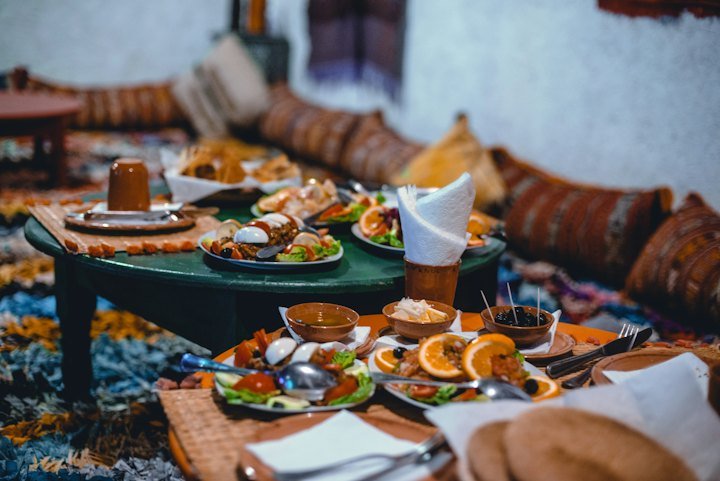 Petit-déjeuner dans la cour
